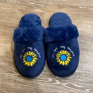 ‼️FINAL CHANCE‼️ Woman’s slippers